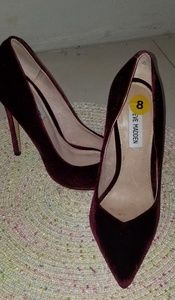 Nine west pointed toe heel / burgundy suede